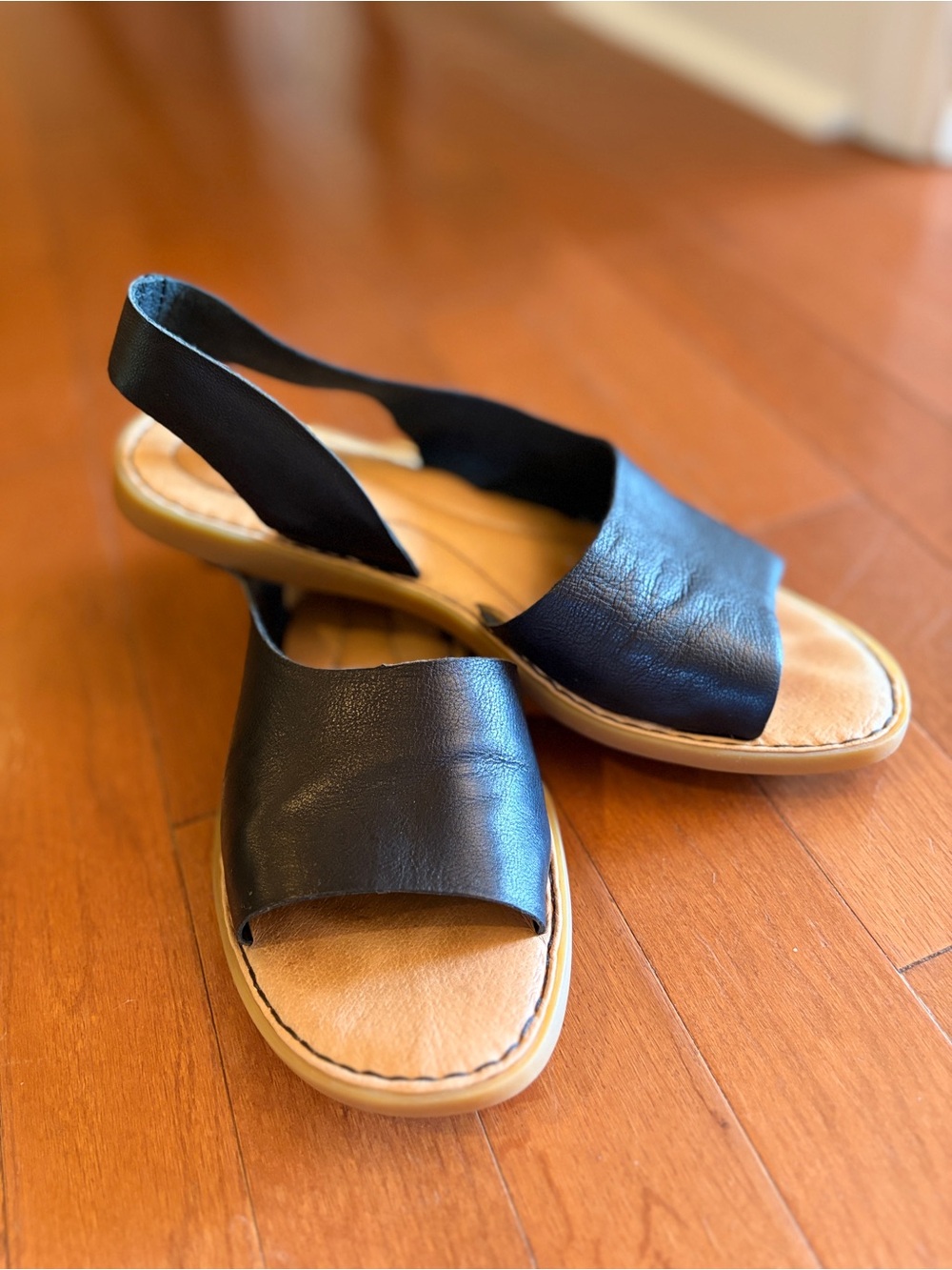 Born Black Leather Slingback Sandals with Tan Footbed - Picture 5 of 7
